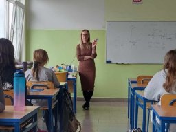 Rok szkolny 2023-2024 - 147 - Spotkanie z lekarzem ginekologiem JustynÑ Grzesik - Stachnik